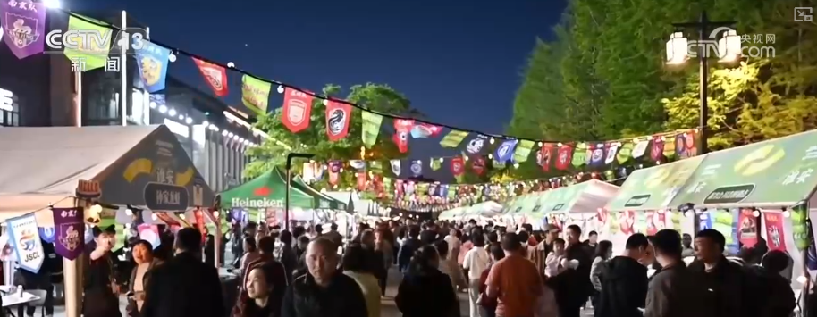 j9-“超”有看点引爆消费新热潮 “足球+夜市+美食+趣玩”聚人气、添活力